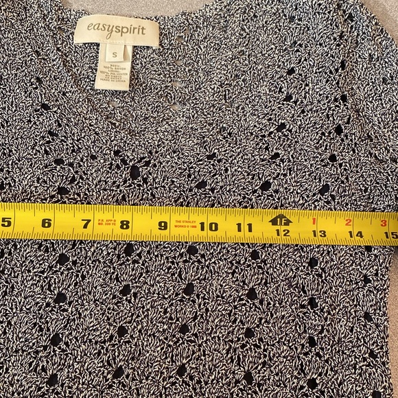 Easy Spirit - crochet 3/4 sleeve, v-neck top. Size S - Picture 5 of 7
